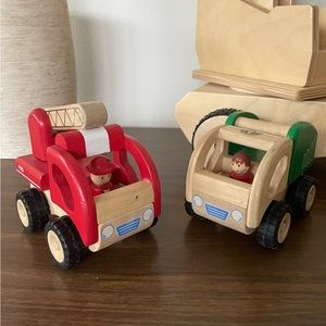 Wonderworld wooden firetruck and recycle dump truck